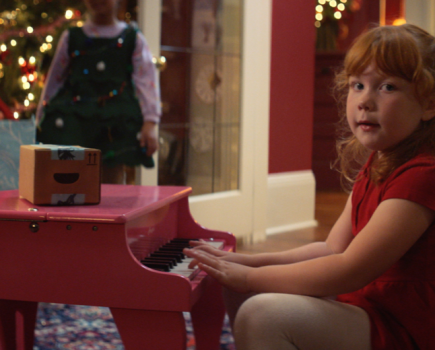 亚马逊唱歌盒在今年的亚马逊圣诞节广告中回归