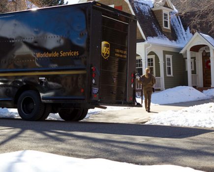 联合包裹（UPS）和联邦快递（FedEx）在最后一英里附加费上存在分歧